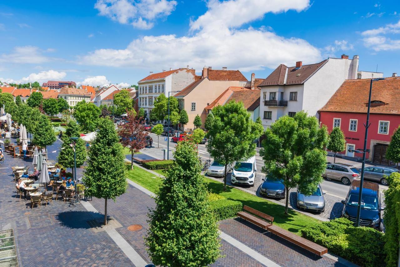 Central Residence Sopron Exterior foto